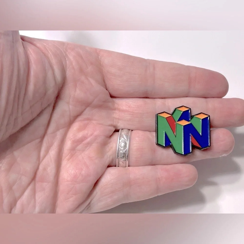 Nintendo  64 Logo Pin 💚💙💛❤️ - Picture 5 of 6